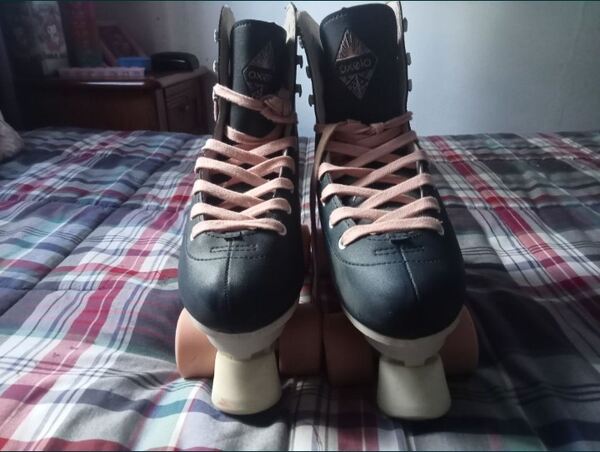 patins de quatro rodas . Patins e Patins em Linha