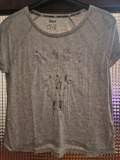vendo blusas . Camisas e Blusas