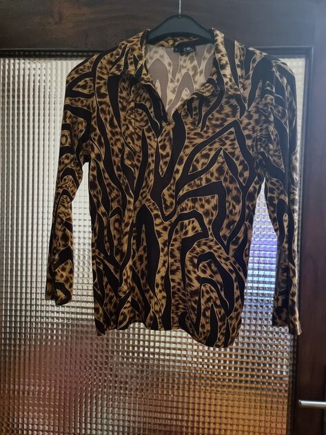 vendo blusas . Camisas e Blusas