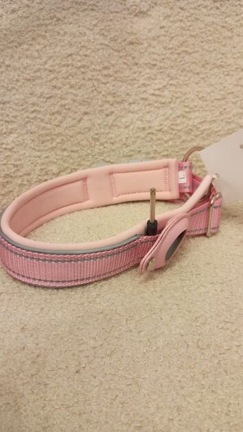 Coleira Rosa c/local para localizador - Nova. Camas para animais de estimação
