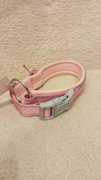 Coleira Rosa c/local para localizador - Nova. Camas para animais de estimação