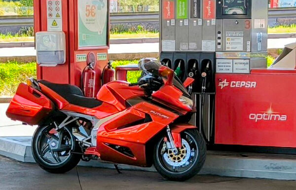 Aprilia RST 1000 Futura. Motos