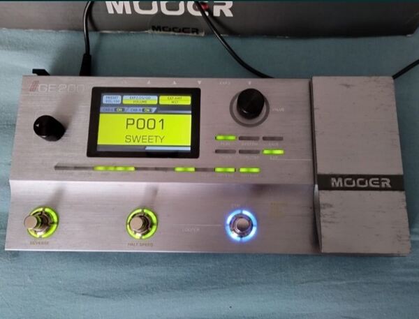 Vendo Pedaleira GE-200 Mooer. Pedais de guitarra
