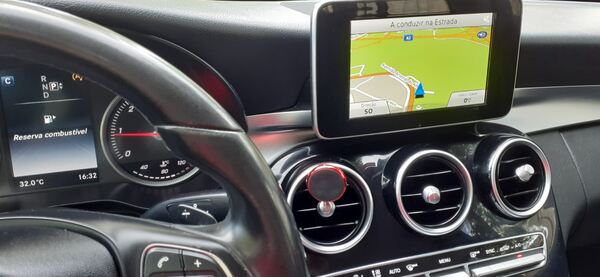 Mercedes Classe C 200 de 2015 impecável . Carros