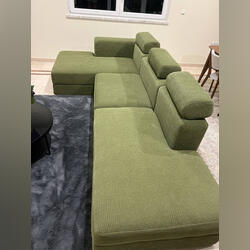 Sofa verde. Sofás e Poltronas