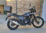 Royal Enfield Himalayan . Motos. Braga. 2018  Royal Enfield 12.000 km Enduro Gasolina sem chumbo Preto 411 cc Arrancador eléctrico Luzes Led Muito bom