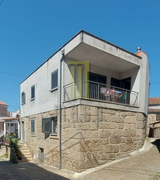 Moradia T3 pronta a habitar com algum recheio. Casa e apartamentos para vender