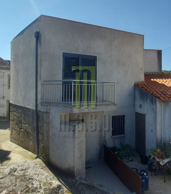 Moradia T3 pronta a habitar com algum recheio. Casa e apartamentos para vender