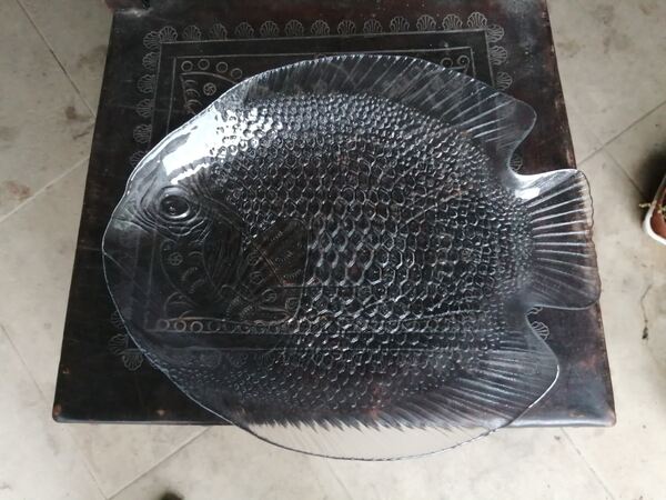 prato grande /travessa em vidro , forma de peixe. Artigos de Vidro