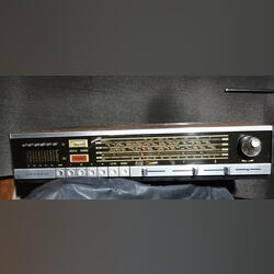 Grundig RTV 700. Eletrónica. Paredes.     