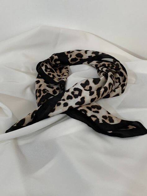 Lenço com Padrão Animal Print – Tons Neutros | Nov. Lenços