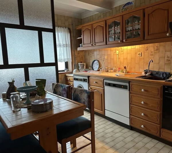 Mesa de cozinha + banco corrido + 2 cadeiras retro. Conjunto de mesa e cadeiras