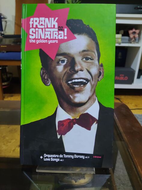 Livro com cd’s “Frank Sinatra the golden years vol. Livros