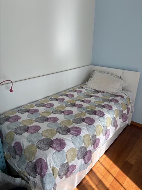 Cama com gavetão + 2 colchões de molas. Camas