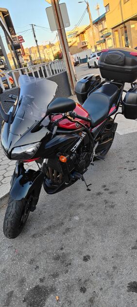 Yamaha Fazer FZS 1000. Motos