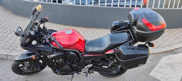 Yamaha Fazer FZS 1000. Motos
