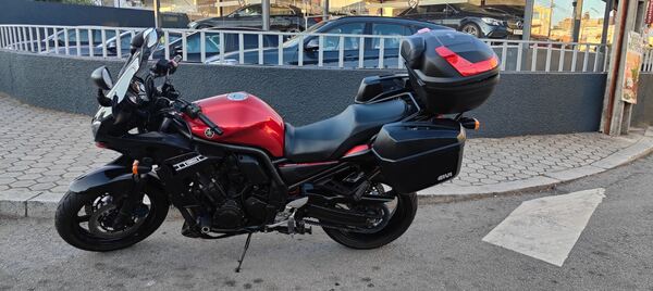 Yamaha Fazer FZS 1000. Motos