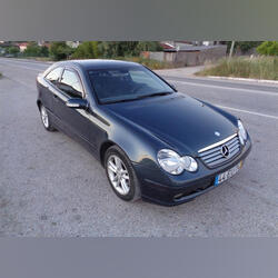 Mercedes-Benz Classe C C 220 CDi Classic. Carros. Arroios. 2004   280.000 km Manual Diesel 143 cv 3 portas Azul