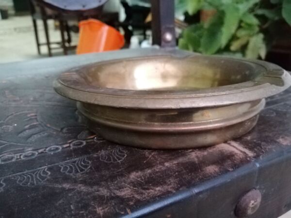 cinzeiro antigo , grande e pesado em metal. Outros