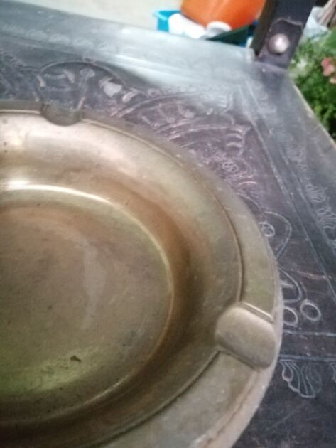 cinzeiro antigo , grande e pesado em metal. Outros