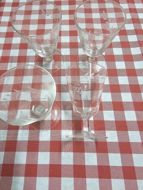 Pratos e Copos . Louças