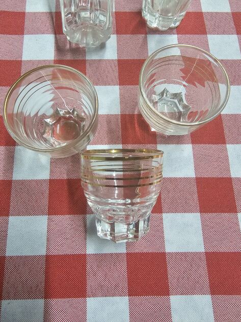 Pratos e Copos . Louças