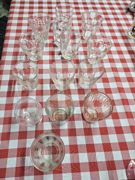 Pratos e Copos . Louças