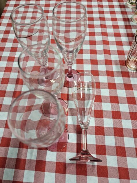 Pratos e Copos . Louças