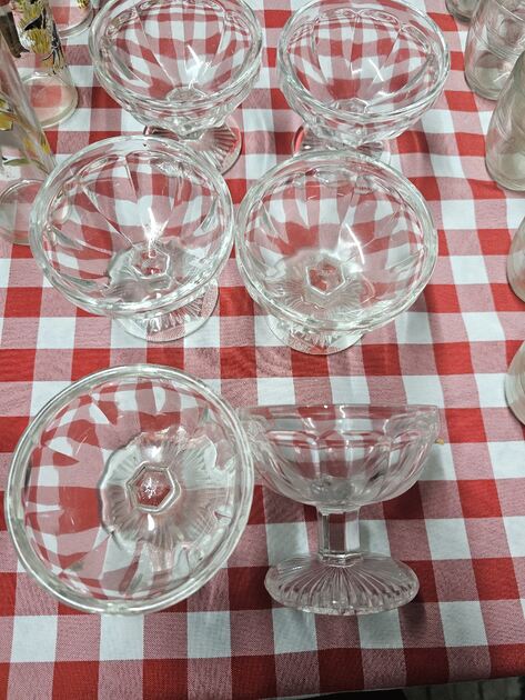 Pratos e Copos . Louças