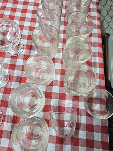 Pratos e Copos . Louças